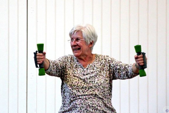 Angelika leitet die Gruppe an